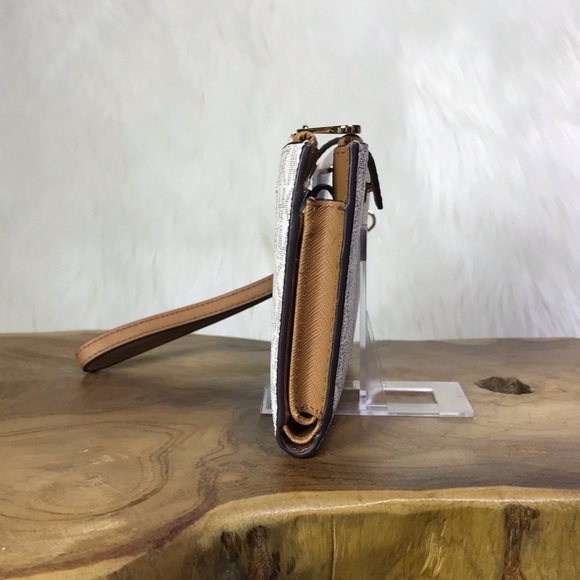 Michael Kors Jet Set Travel Double Zip Wristlet - Picture 3 of 8